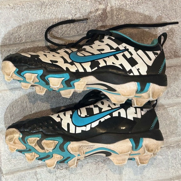 Nike Softball Cleats - Picture 9 of 10